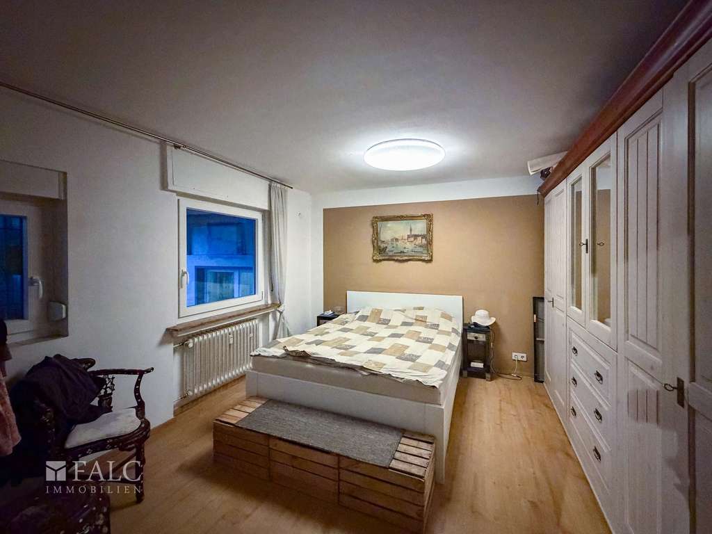 Immobilie in Troisdorf - Ein Haus – viele Wege: Mehrfamilienhaus mit Garten, guten Mieterträgen und Ausbauchancen in Spich - Bild 1