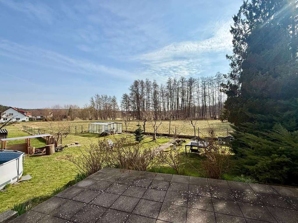 Immobilie in Radeburg - Diskreter Verkauf /// Drei-Familien-Haus mit Entwicklungsptential - Bild 1