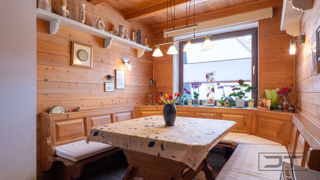 Immobilie in Bad Berneck im Fichtelgebirge - Modernisierte Maisonette-Wohnung mit Blick ins Grün in bevorzugter Lage in Bad Berneck! - Bild 1