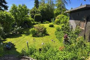 METZ IMMOBILIEN - Charmante Doppelhaushälfte mit großem Garten und Ausbaupotenzial
