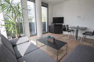 Möbliertes, extrem helles Apartment in zentraler Lage – Hermann-Lingg-Straße 16, 80336 München – Vorschaubild 4
