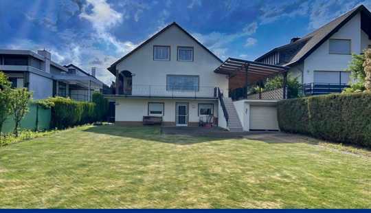 Bild von Großzügiges Familienanwesen mit Weitblick, Einliegerwohnung & großem Garten dazu 2 Garagen