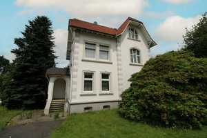 Absolute Rarität - Altbauvilla mit viel Gestaltungspotenzial und 1200m² Grundstück in Burscheid – Rheinisch-Bergischer Kreis – Vorschaubild 1
