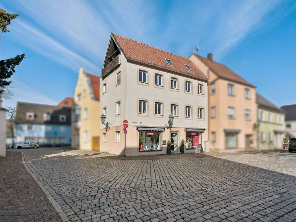 Immobilie in Aichach - Wohn - und Geschäftshaus - Rarität mitten im Zentrum von Aichach - Bild 0
