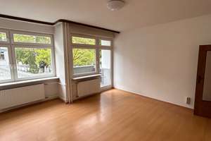 Helle 3-Zimmer-Wohnung mit Balkon und Blick ins Grüne in Berlin-Schmargendorf