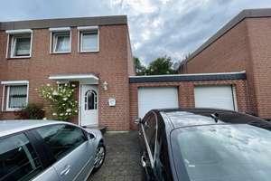 Charmantes Reihenhaus mit Garage, großem Garten und viel Potenzial in Gütersloh – Die vollständige Adresse der Immobilie erhältst du vom Anbieter., 33330 Innenstadt-Blankenhagen, Gütersloh – Vorschaubild 1