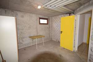 Renovierungsbedürftige 2-Zi.-Whg. mit 2 Balkonen, Hobbyraum und TG-Platz – 70619 Lederberg, Stuttgart – Vorschaubild 12