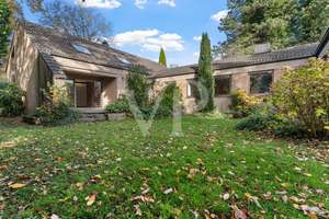 Großzügiger Bungalow mit Indoorpool in Top-Lage von Laurensberg