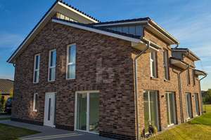NEUBAU-INVESTMENT MIT PV & MIETEINNAHMEN – Die vollständige Adresse der Immobilie erhältst du vom Anbieter., 49457 Drebber – Vorschaubild 1