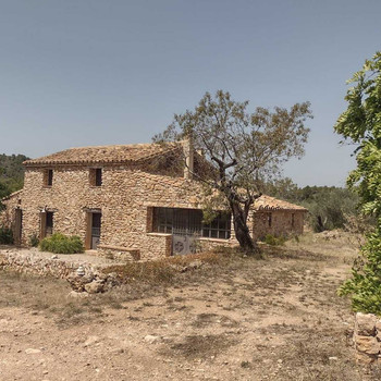 Rustikales Anwesen in Tivissa mit spektakulärer Aussicht für 395.000