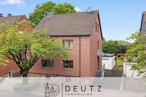 Zweifamilienhaus auf großem Gartengrundstück in Eilendorf!