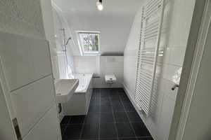 Schicke 1,5-Zimmer-DG-Wohnung mit Tageslichtbad – Nibelungenstr. 26, 38112 Braunschweig – Vorschaubild 2