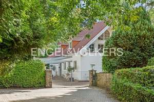 Freistehendes Einfamilienhaus mit großem schönen Südgrundstück