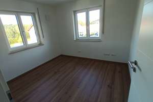 Großzügige 4,5-Zimmer-Wohnung mit Balkon in Ergoldsbach – Die vollständige Adresse der Immobilie erhältst du vom Anbieter., 84061 Ergoldsbach – Vorschaubild 9