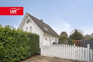 Wohnen mit Stil und Substanz – Exklusives Einfamilienhaus mit Koi-Teich! – Die vollständige Adresse der Immobilie erhältst du vom Anbieter., 40593 Urdenbach, Düsseldorf – Vorschaubild 2