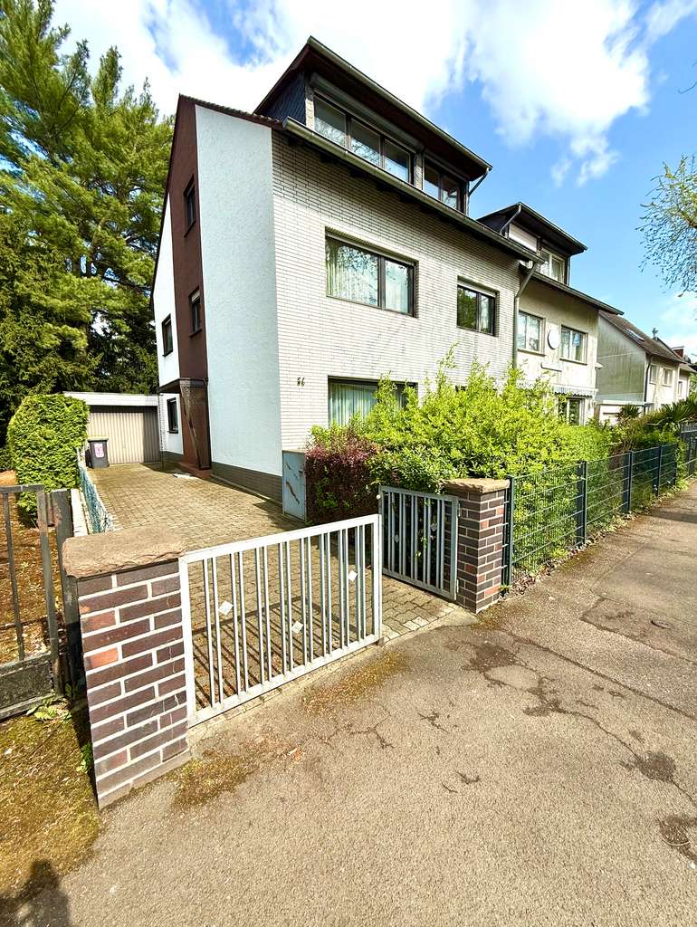 ! Vielseitig nutzbar ! 3-Parteien Haus mit Garage in zentraler Lage von Bonn-Friesdorf