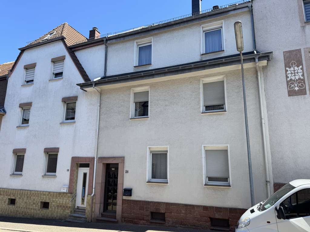 Solides Dreifamilien-Wohnhaus in einer guten Lage von Pirmasens zu verkaufen