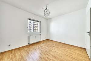 Between the Rhine Riverside & the Vibrant Neustadt District – Bright and Inviting 2-Room Apartment – Die vollständige Adresse der Immobilie erhältst du vom Anbieter., 55118 Neustadt, Mainz – Vorschaubild 3
