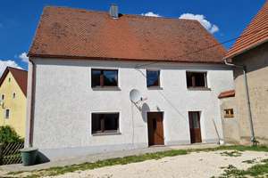 Charmantes ehemaliges Bauernhaus mit viel Platz und großem Potential zu vermieten!