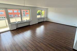 Frisch renovierte 4-Zimmer-Wohnung mit 2 Balkonen, Aufzug, Garage – Nourneystraße 14, 40822 Mettmann – Vorschaubild 1
