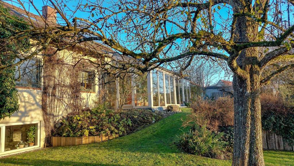 Immobilie in Böhmenkirch - Flexibel nutzbares Zweifamilienhaus gepflegt mit schönem Garten - Bild 0