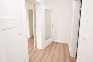 Renovierte 2-Zimmer-Wohnung mit großem Balkon & Aufzug in München-Trudering – sofort bezugsfrei – Wasserburger Landstraße 211, 81827 Waldtrudering, München – Vorschaubild 9