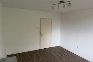 Teilmöblierte, Helle 3-Zimmer Wohnung mit Balkon im 4. OG in München-Am Hart – Paracelsusstraße 22, 80939 Am Hart, München – Vorschaubild 7