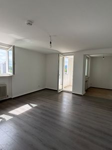 Terrassenwohnung mit Balkon und Stadtblick in Schwalbach am Taunus