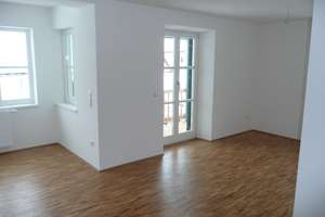 Helle 3-Zimmer Wohnung mit Balkon und 2 Stellplätzen in Bad Tölz