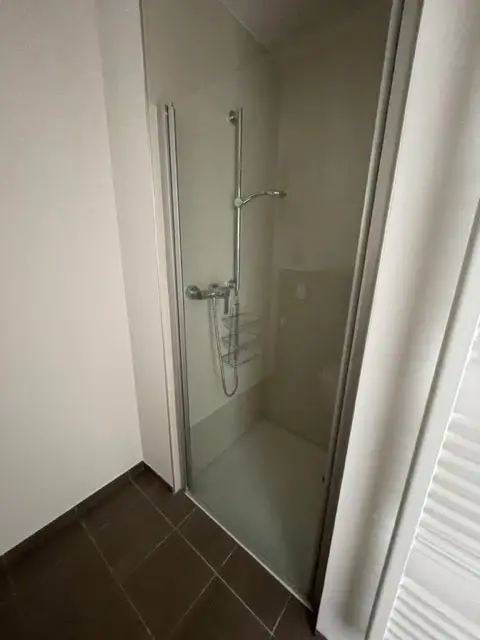 Modernes Studentenapartment mit Einbauküche - Photo 5