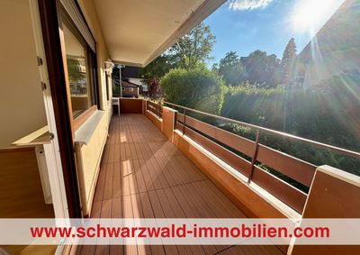 Zentrale EG-Wohnung mit Balkon und 2 TG-Stellplätzen