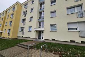 Gelegenheit: interessante 3-Zimmer-Wohnung mit Terrasse und Garten