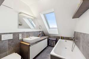 Traumhafte 5,5 Zi. DG-Maisonette Wohnung mit Neubaufeeling in ruhiger Lage in Trudering – Die vollständige Adresse der Immobilie erhältst du vom Anbieter., 81825 Waldtrudering, München – Vorschaubild 9