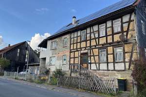 Großzügiges Einfamilienhaus mit Scheune, Doppelgarage und großem Garten –Platz für Familie und Natur – Die vollständige Adresse der Immobilie erhältst du vom Anbieter., 98646 Hildburghausen – Vorschaubild 2