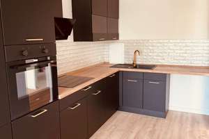 Frisch renovierte 3-Raum-Wohnung mit Balkon und EBK – Hans-Grade-Str. 45, 39130 Neu Olvenstedt, Magdeburg – Vorschaubild 1