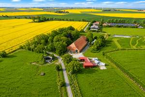 Leben, wo andere Urlaub machen – Resthof mit Café, Ferienvermietung und Nordsee vor der Tür – Die vollständige Adresse der Immobilie erhältst du vom Anbieter., 26736 Krummhörn – Vorschaubild 2
