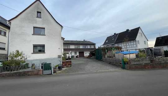 Bild von Vielseitig nutzbare Immobilie mit 2 Wohneinheiten und Gewerbefläche in Görgeshausen