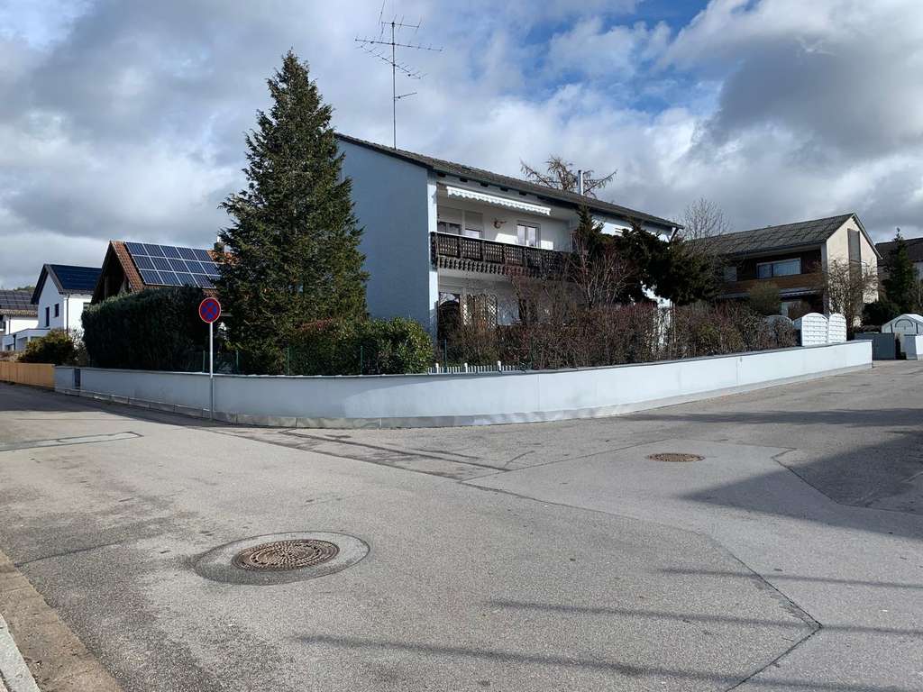 Immobilie in Regenstauf - Geräumiges Zweifamilienhaus mit Doppelgarage in Regenstauf - Bild 0