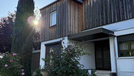 Bild von Freistehendes, vielseitig nutzbares Zweifamilienhaus mit großem Garten