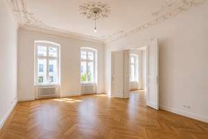 Traumhafte Altbauwohnung mit Balkon saniert/bezugsfrei