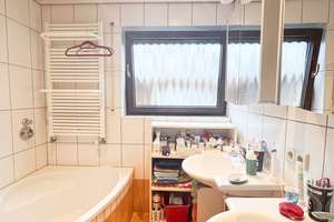 Geräumige 6-Zimmer-Wohnung mit Garten, Terrasse, Garage und Einliegerwohnung – Lerchenweg 2, 71573 Allmersbach im Tal – Vorschaubild 6