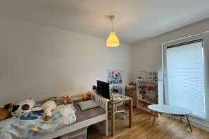 neuwertige 4-Zi.-Familienwohnung mit 2 Bädern, Loggia und Balkon * Baujahr 2024  * 91 m² – Hofmannstr. 33a, 81379 Obersendling, München – Vorschaubild 7