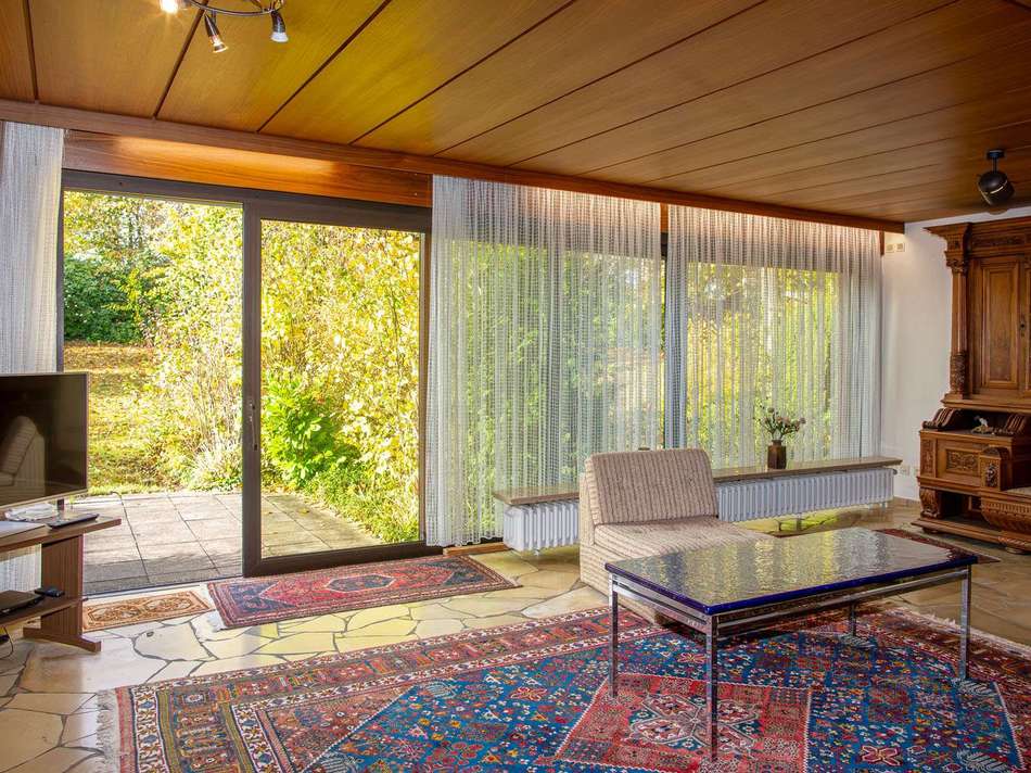 Wohnzimmermit mit bodentiefen 