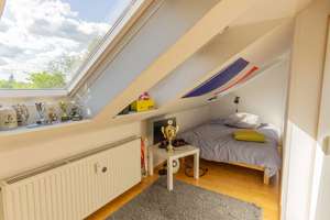Stilvolle Maisonette-Wohnung mit 86qm Wohn-/Nutzfläche plus Tiefgaragenstellplatz in begehrter Lage – Die vollständige Adresse der Immobilie erhältst du vom Anbieter., 22529 Lokstedt, Hamburg – Vorschaubild 15
