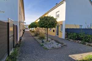 +++ Niedrigenergie-Reihenendhaus +++ 116 qm Wfl. , überdachte Westterrasse und Garage am Haus – Otto-Esser-Straße 0, 65451 Groß-Gerau (Kreis) – Vorschaubild 3