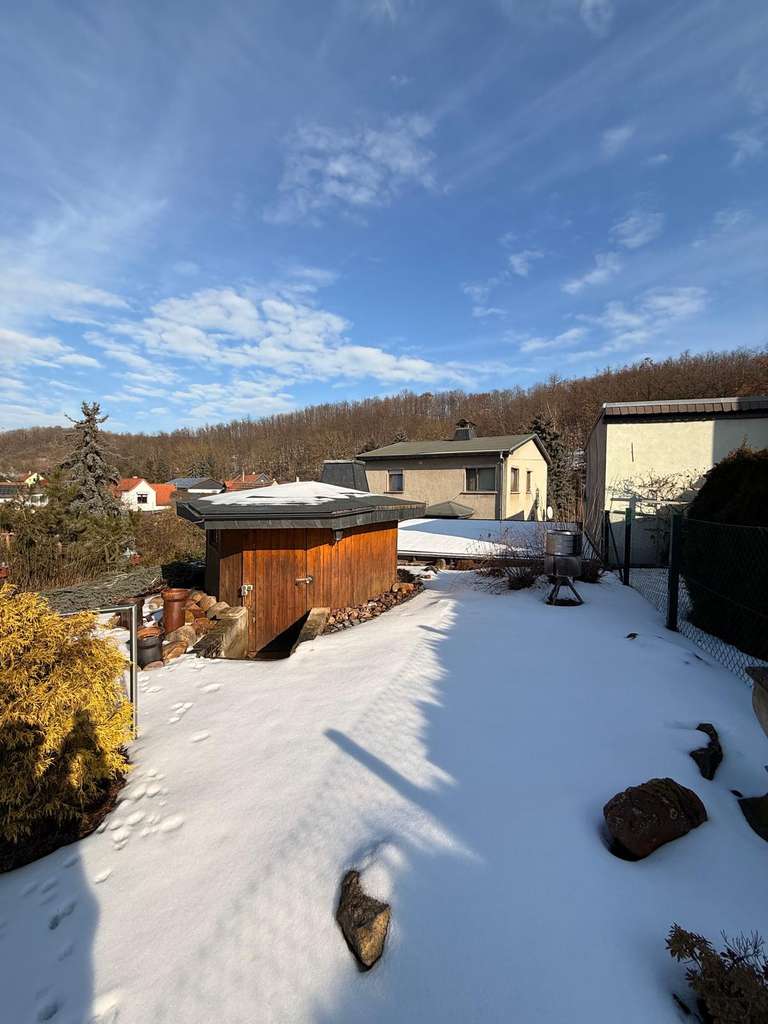 Immobilie in Hergisdorf - Familienfreundliches Zuhause mit Garten und vielseitigem Nebengebäude - Bild 1