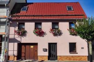 reizvoller Garten und viel Wohnfläche – Die vollständige Adresse der Immobilie erhältst du vom Anbieter., 9350 Lichtenstein/Sachsen – Vorschaubild 1