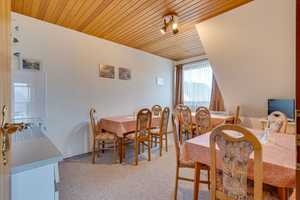 Geräumiges EFH mit vielfältigen Nutzungsmöglichkeiten!
194 qm Wfl., 9 Zi., 6 Bäder & S/O-Terrasse! – Nordfriesland (Kreis) – Vorschaubild 9