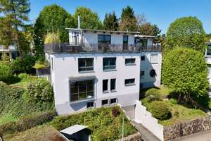 Nordost-Keplerstraße: Eine 4-Zimmerwohnung mit ca. 300 qm eigenem Garten!