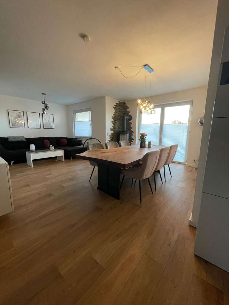 Immobilie in Niederkrüchten - Ihr neues „Haus im Haus“: Feldrand-Idylle mit Pool-Oase in Elmpt - Bild 2